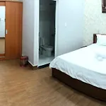 Bee 2 Hotel